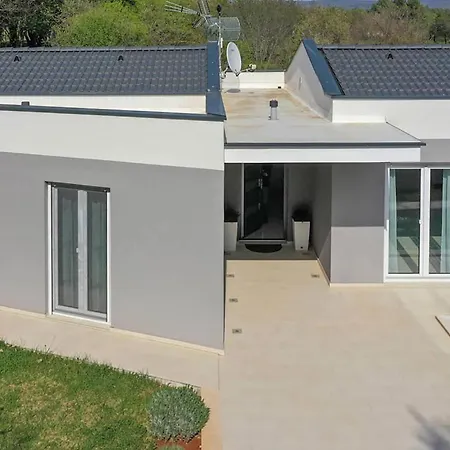 Lovely In With Private Swimming Pool, Be Inside Or Outside * Rebici