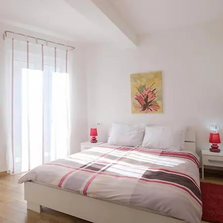Lovely In With Private Swimming Pool, Be Inside Or Outside Rebici
