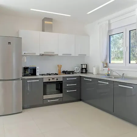 Lovely In With Private Swimming Pool, Be Inside Or Outside