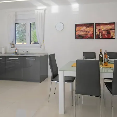 Tatil Evi Lovely In With Private Swimming Pool, Be Inside Or Outside Rebici