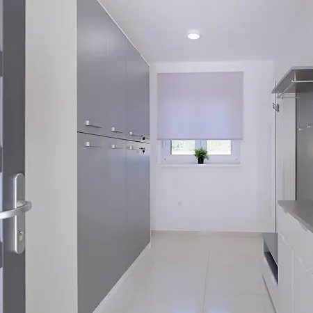 Lovely In With Private Swimming Pool, Be Inside Or Outside