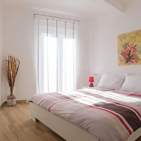 Lovely In With Private Swimming Pool, Be Inside Or Outside Rebici