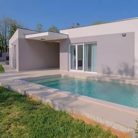 Lovely In With Private Swimming Pool, Be Inside Or Outside Holiday home